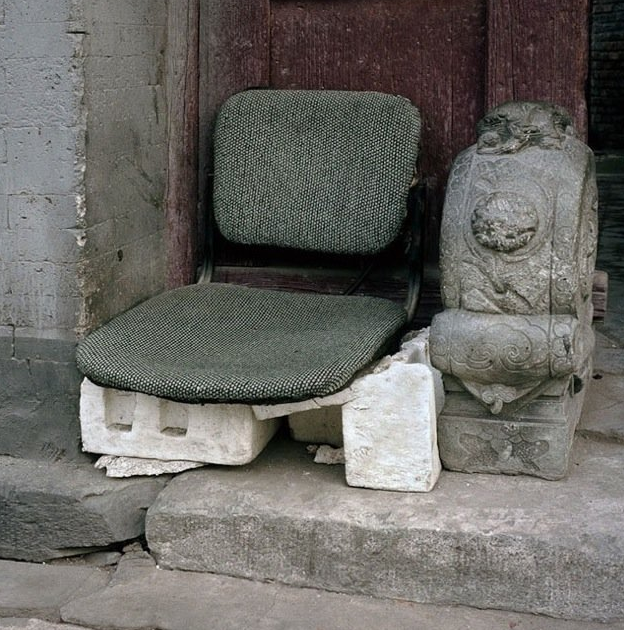 Китайские пенсионеры и эпопея со стульчиками