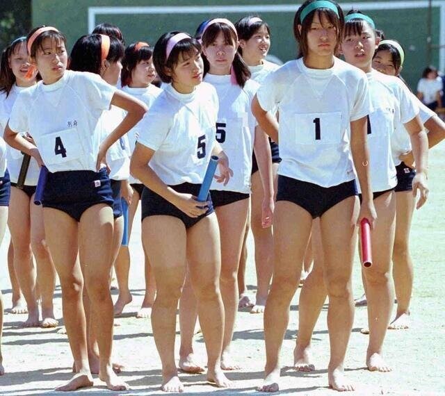 Почему японцы помешаны на женском нижнем белье