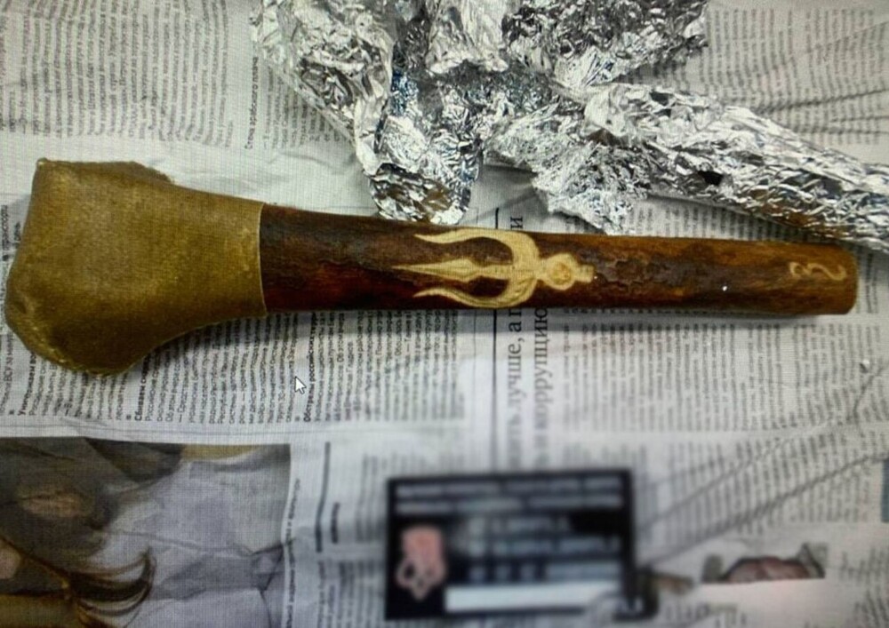 Российские таможенники обнаружили в посылке флейту из человеческой кости