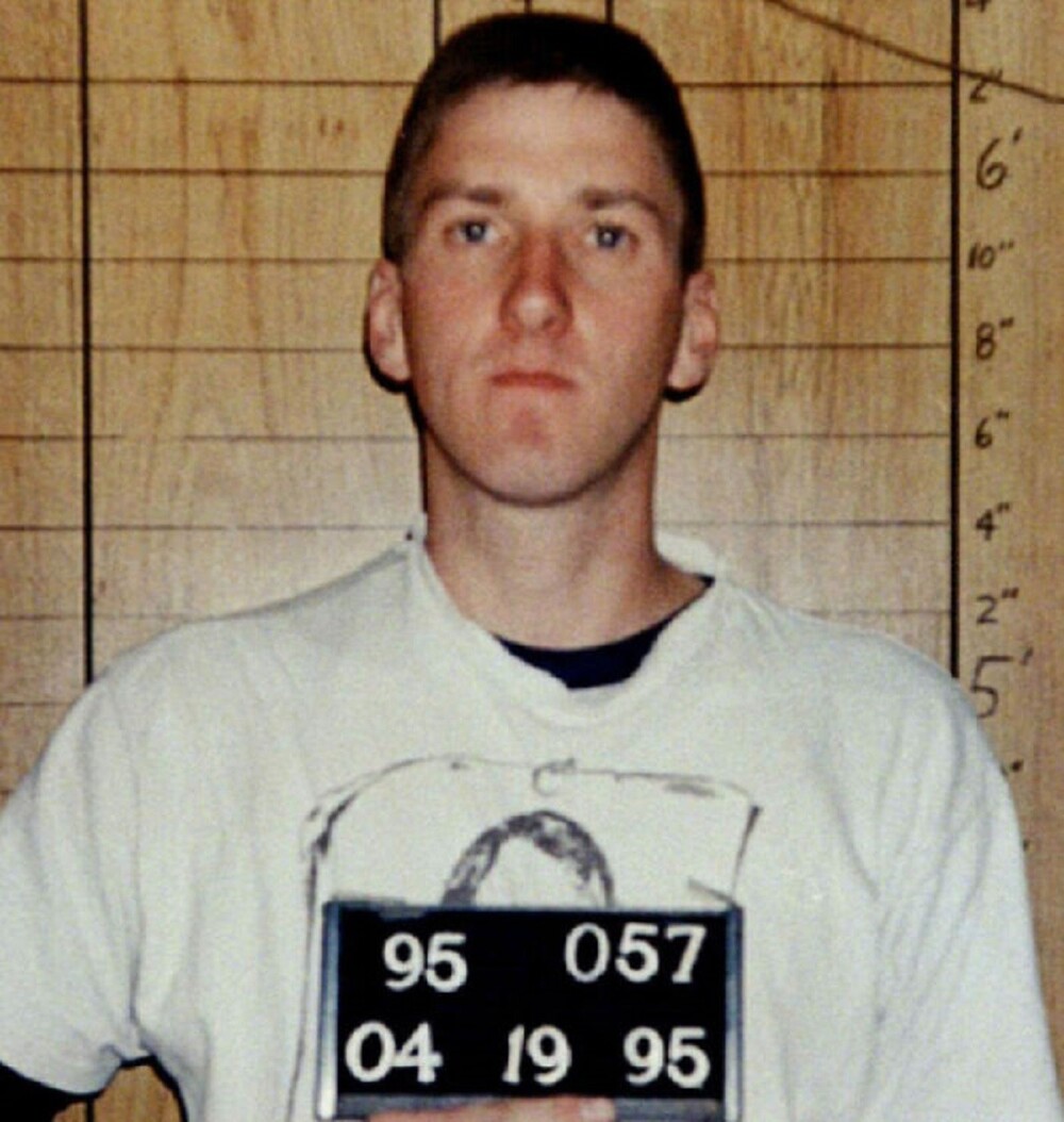 16. Виновного в теракте в Оклахома-Сити 19 апреля 1995 года вычислили по забытому чеку