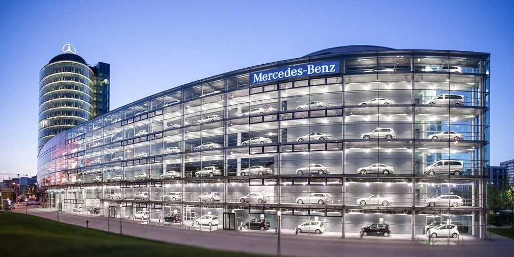 Мерседесу - бэнц! Компания объявила о закрытии всех автосалонов и ликвидации штаб-квартиры в Германии