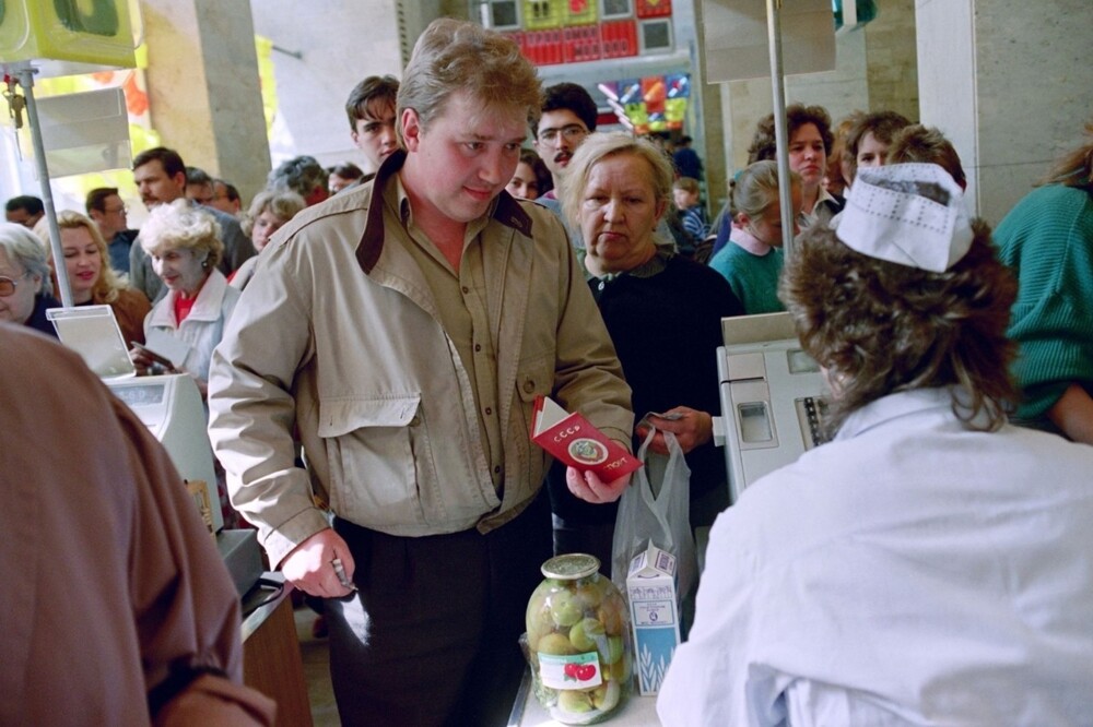 Вкусняшки только по паспорту, Москва, 1990 год