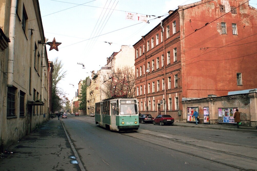 А начнём мы с Пионерской улицы и трамвайчика 31 маршрута, который по ней следует в сторону Чкаловского проспекта.