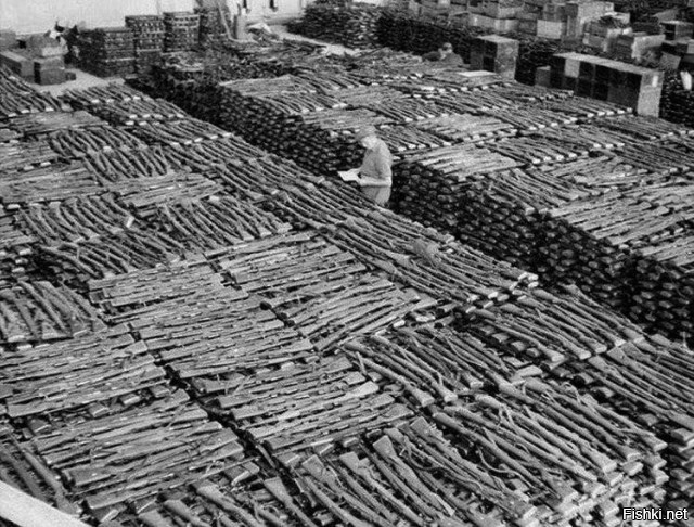 Трофейные винтовки на советском складе после Второй мировой войны