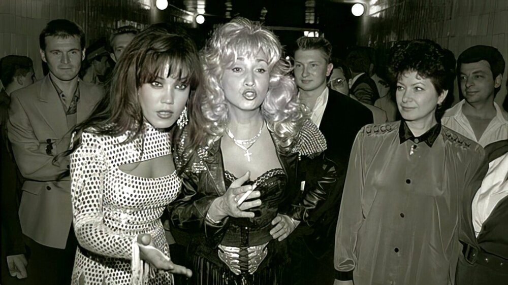 Шоу-бизнес 90-х: взлеты и падения, скандальные моменты и блестящие фотографии