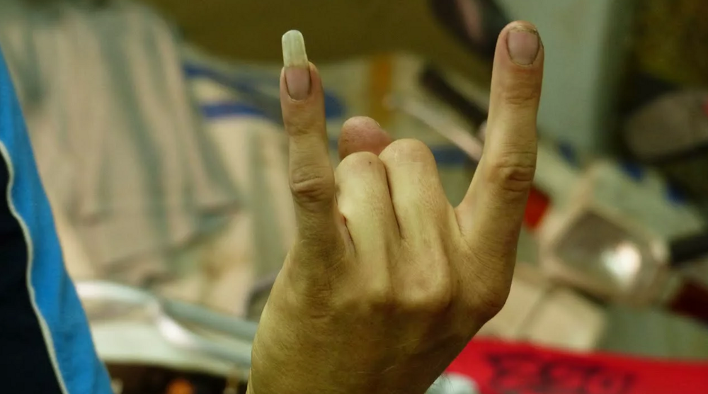 Зачем китайские мужчины отращивают длинные ногти