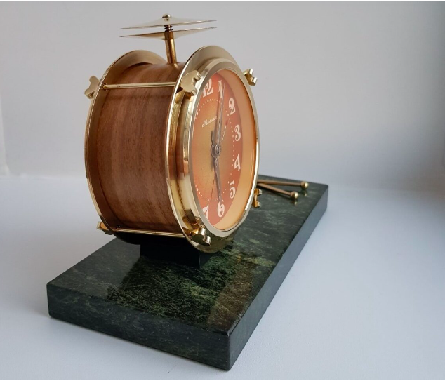 Советские часы с барабаном. Красота!
