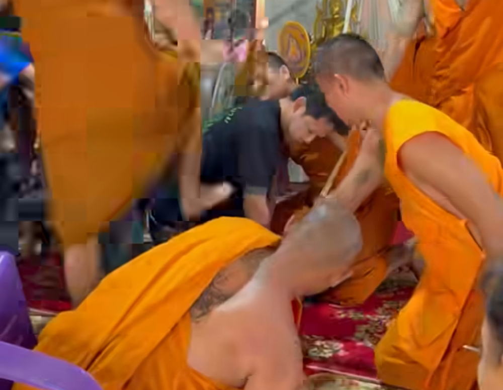 Буддийский монах избил «одержимого» прихожанина