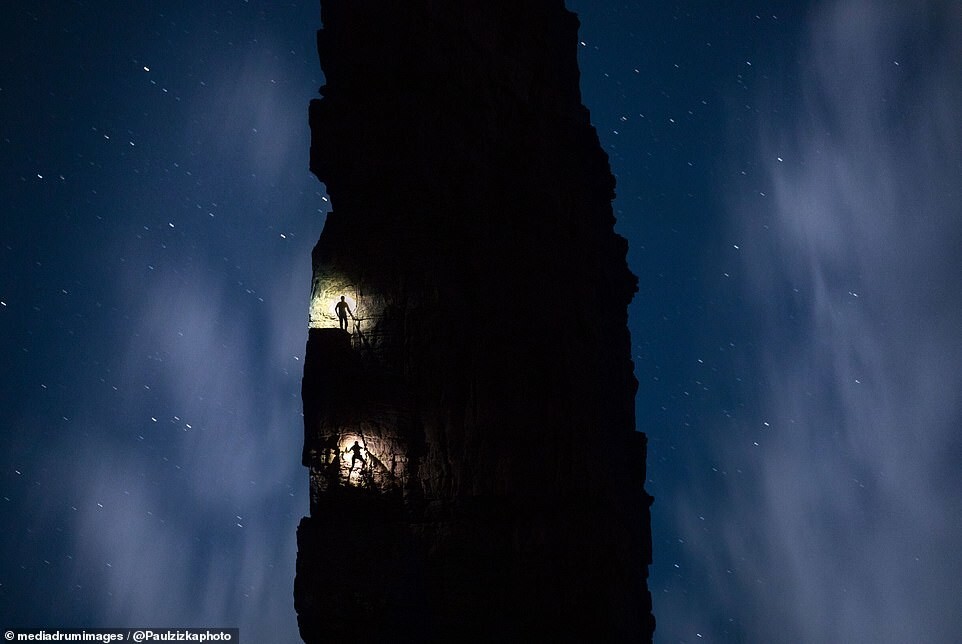 Завораживающие снимки ледяных пещер и альпинистов от Пола Жижки