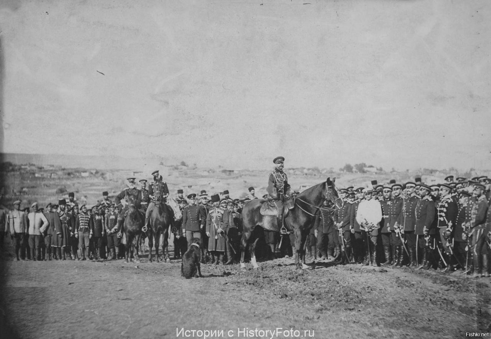 Император Александр ІІ с гвардией во время осады Плевны в 1877 году
