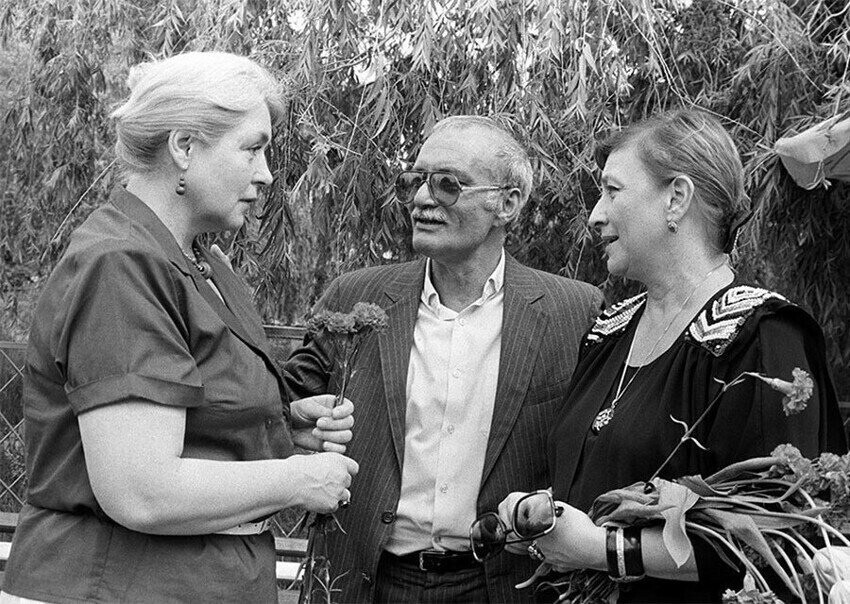 Лидия Федосеева-Шукшина,  Георгий Данелия и  Софико Чиаурели на XX Всесоюзном кинофестивале, 1987 год.
