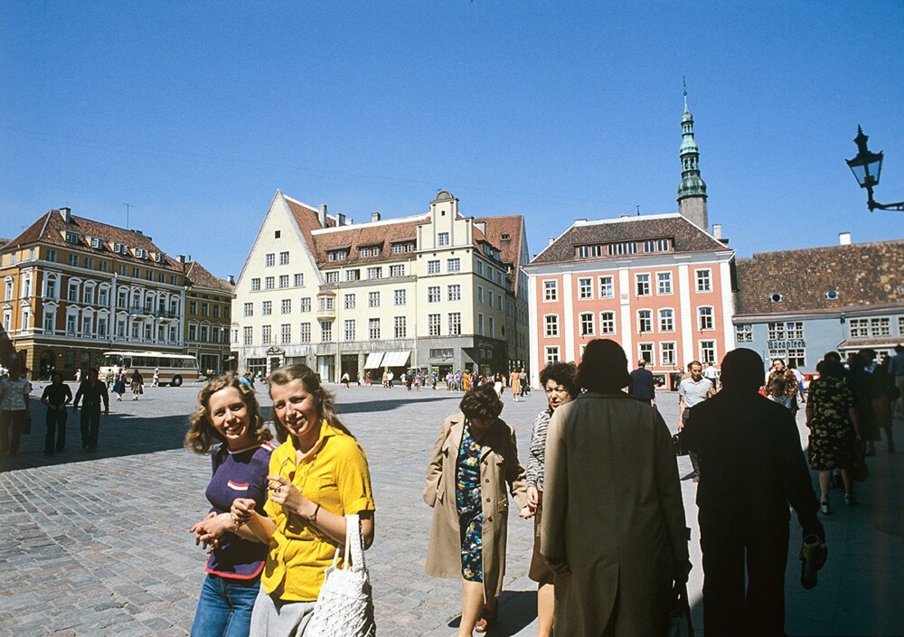 Ратушная площадь в городе Таллине, 1983 г.  Алексей Федосеев