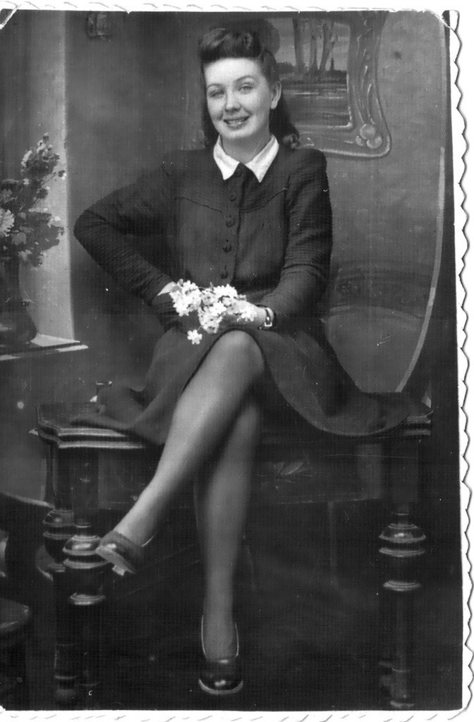 Лариса Соколенко, в замужестве Купцова, уроженка Краснодара, 1924 года рождения. Неизвестный автор. Краснодар.