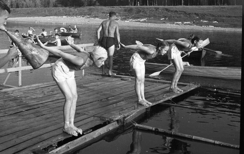 Школьные соревнования по плаванию. Автор: Сергей Васин. Москва.