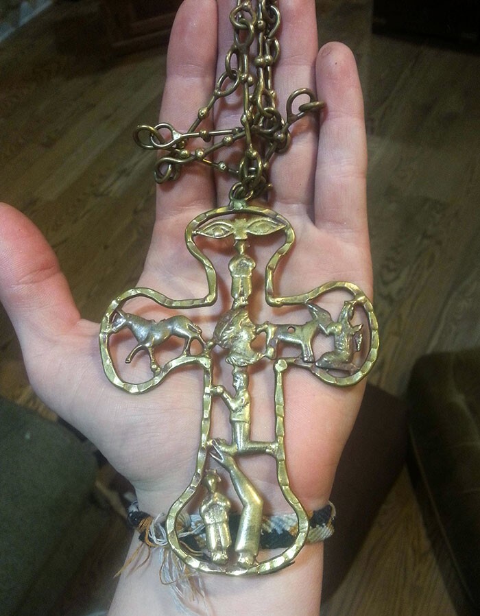 24. "А я нашёл этот крест в подвале дома 1890-х"