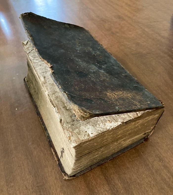 25. Старая Библия, которую нашли на чердаке 200-летнего дома