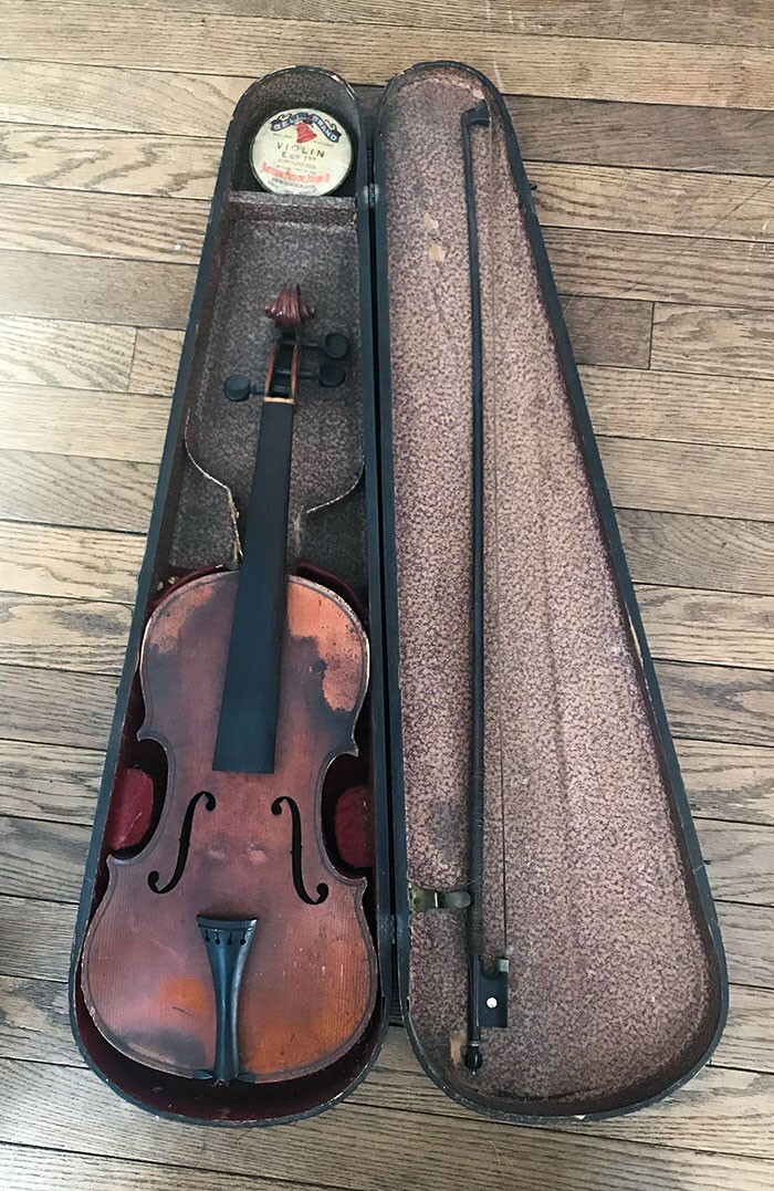 11. Парень нашёл на чердаке старого дома скрипку Antonius Stradivarius 1765 года