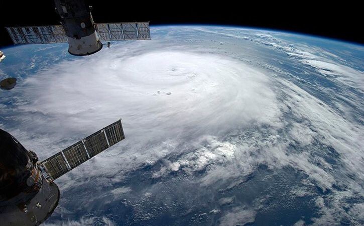 8. Ураган “Гонсало”, наблюдаемый с Международной космической станции