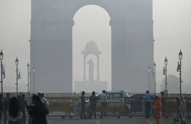 Нью-Дели обстреливают из пушек, чтобы спасти город