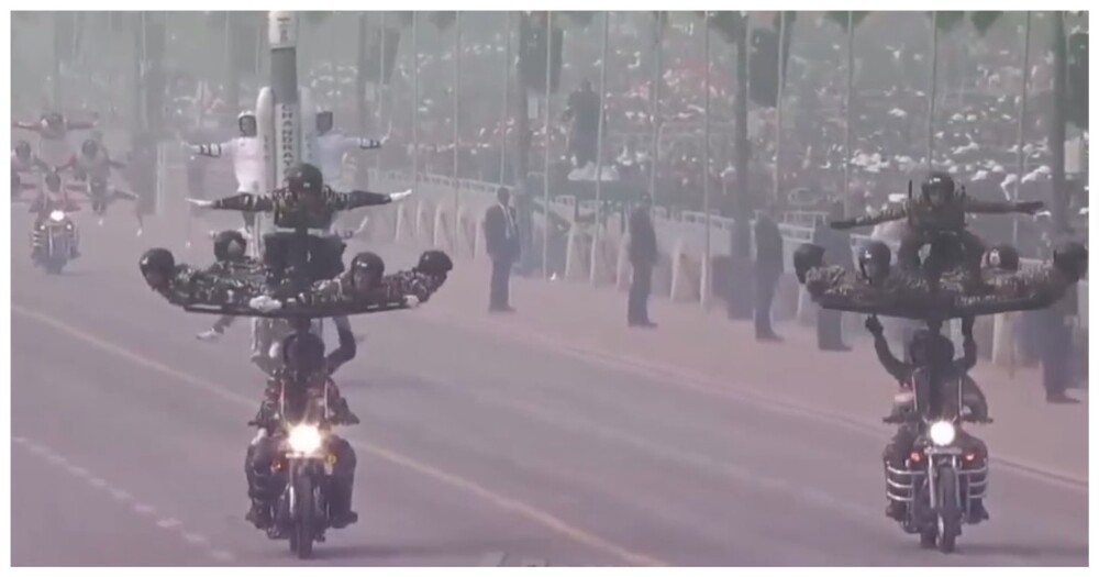 Забавный военный парад в Индии