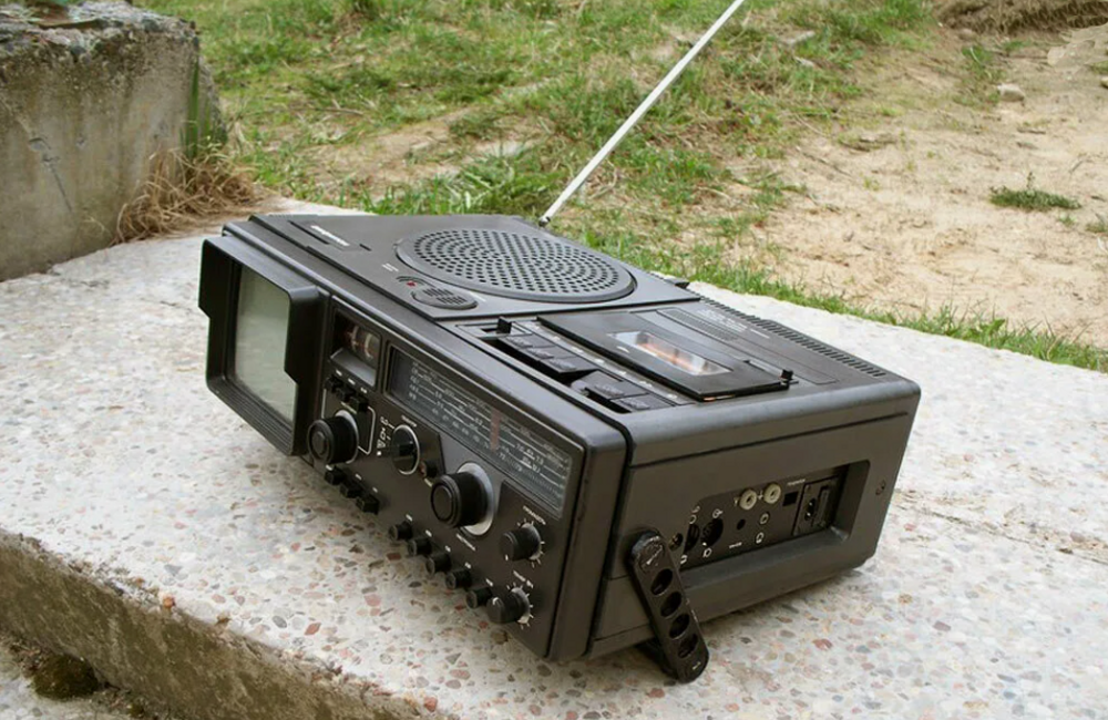 Советская техника: переносной телевизор, магнитофон и радио в одном приборе