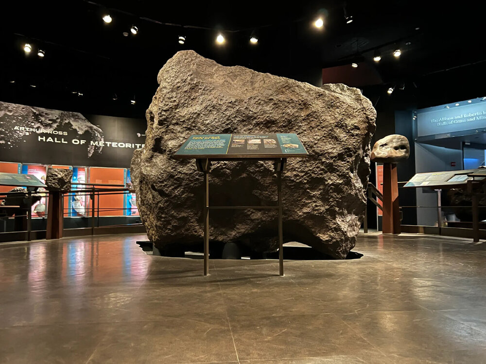 Кража 3 гигантских метеоритов и 6 загубленных эскимосов