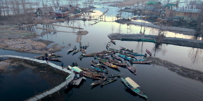 Как умирает тысячелетний плавучий рынок торговцев лотосом