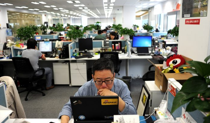 Подушка на стуле в Китае следит, чтобы работник не халтурил
