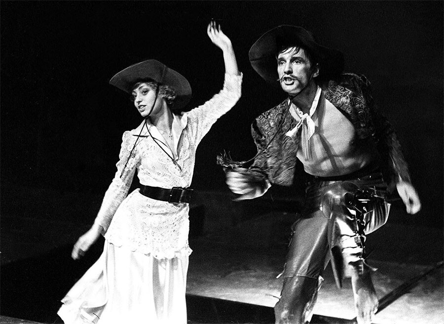 Елена Шанина и Александр Абдулов во время премьеры спектакля "Юнона и Авось", 1981 год.