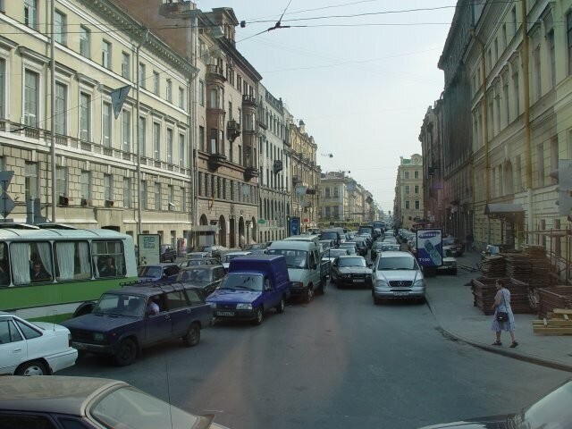 Пробки в Санкт-Петербурге уже тогда были огромными.