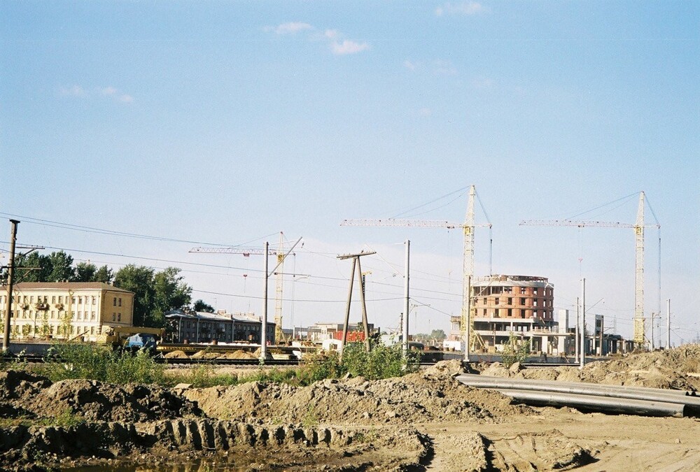Продолжается строительство нового вокзала - Ладожского. До готовности ещё примерно год, работы кипят.