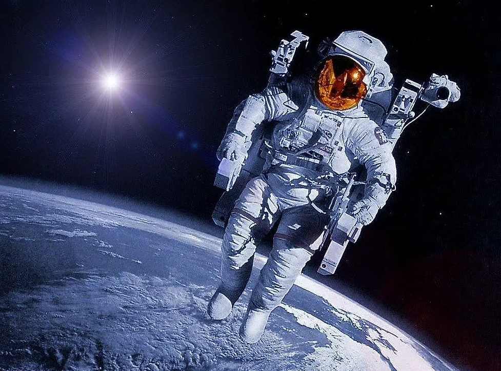 2. Самые близкие к самому отдаленному месту на Земле люди - космонавты