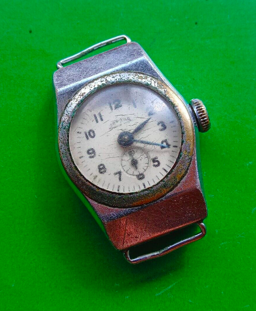 Любопытные часы родом из СССР