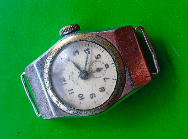 Любопытные часы родом из СССР