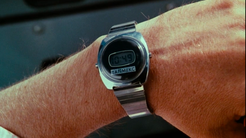 Нелепые якобы "советские" часы в голливудской комедии 1985 года. Спешите видеть