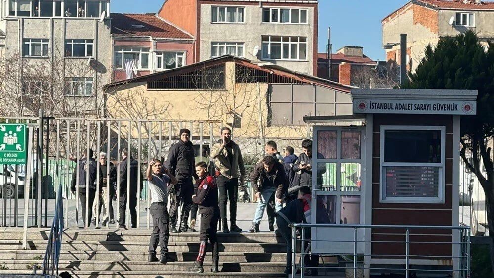 Вооружённое нападение на здание суда в Стамбуле попало на видео