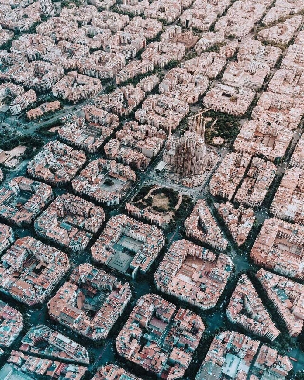17. Вид на Барселону с высоты птичьего полета
