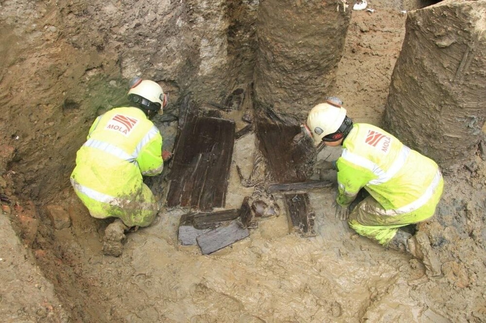 В центре Лондона нашли древнеримскую погребальную кровать
