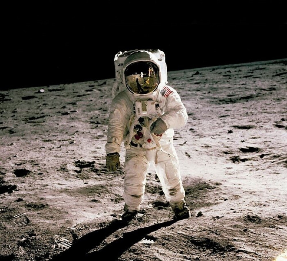 7. От первого полёта на самолёте (1903) до высадки человека на Луну (1969) прошло менее 66 лет