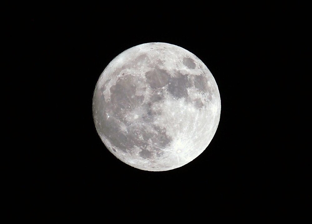 14. Луна постепенно удаляется от Земли. Правда, происходит это с крайне медленной скоростью — 38 мм в год