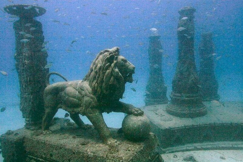 От подводного кладбища до многоэтажки: 14 самых необычных кладбищ мира