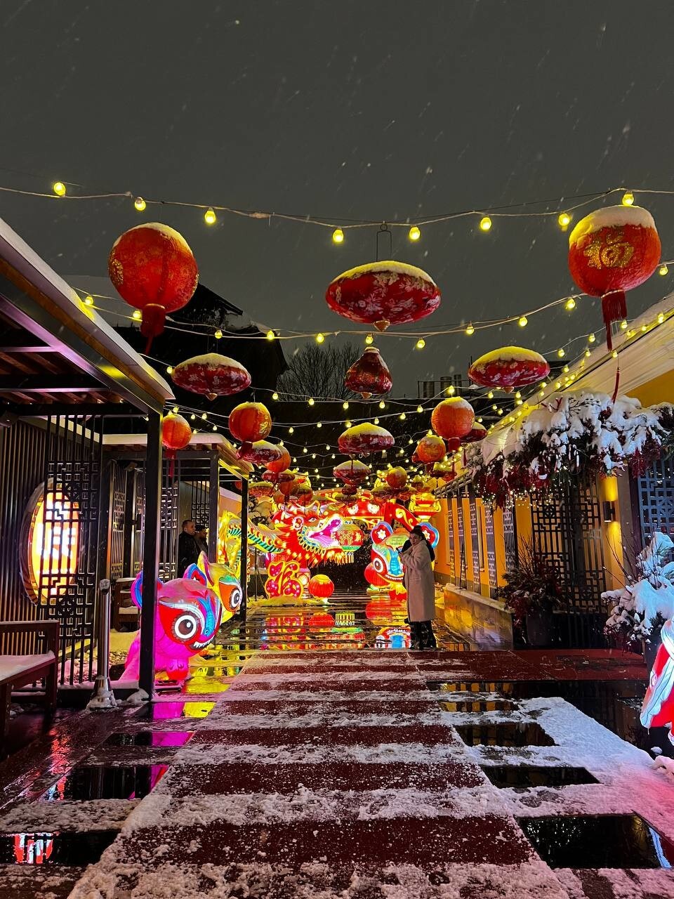 Украшение дворика в центре Москвы к Китайскому Новому году⁠⁠