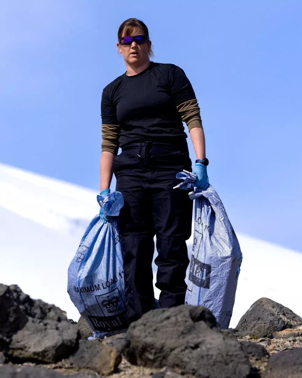 Пингвины одобряют: моряки вывезли из  Антарктиды 3 тонны мусорa