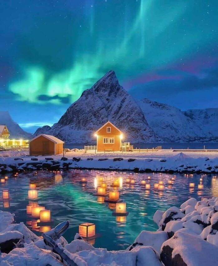24. Свет фонарей и северное сияние в норвежскую ночь