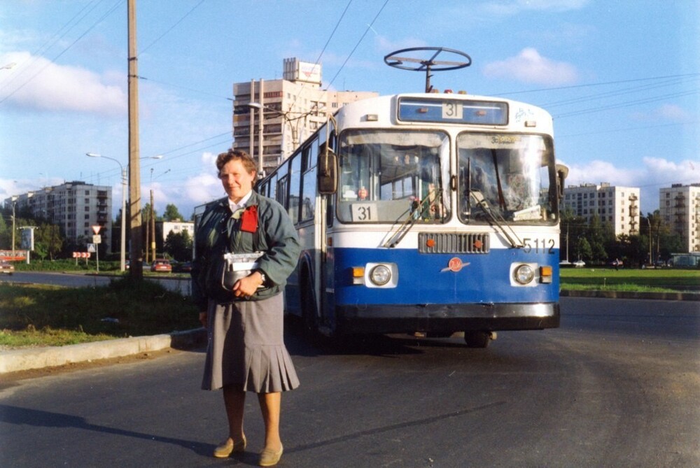 У въезда на кольцо "Северный проспект" Санкт-Петербург, 1998 год.