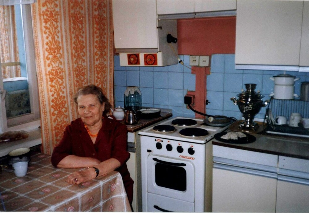На кухне, 1999 год.