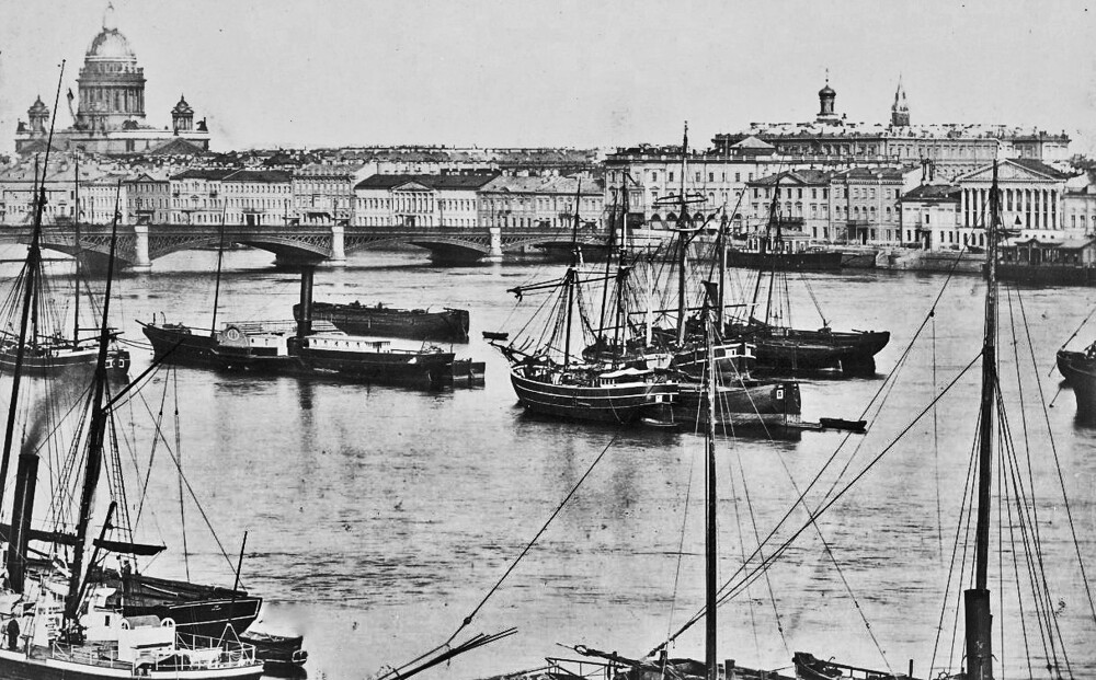 Вид на Николаевский мост и Английскую набережную