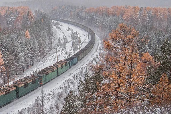 "Царь-поезд": Россия создала заграждение из 2,1 тысячи вагонов длиной в 30 км