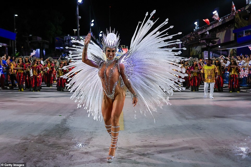 Знойные ритмы самбы: карнавал в Рио-де-Жанейро 2024