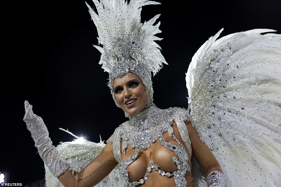 Знойные ритмы самбы: карнавал в Рио-де-Жанейро 2024